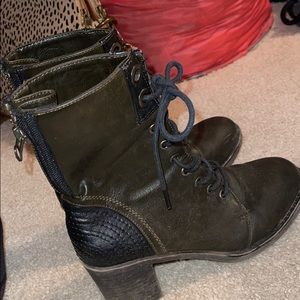 Combat boots